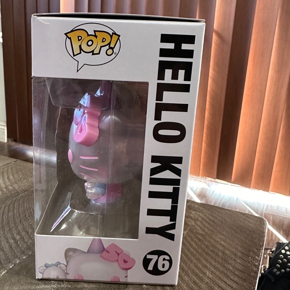 NIB Hello Kitty with Balloon 50th Anniversary Funko Pop - Picture 3 of 8